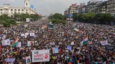 Mamata Banerjee Leads Massive Sit-In Protest in Kolkata Over Post-Poll Violence and Attacks on TMC Leaders